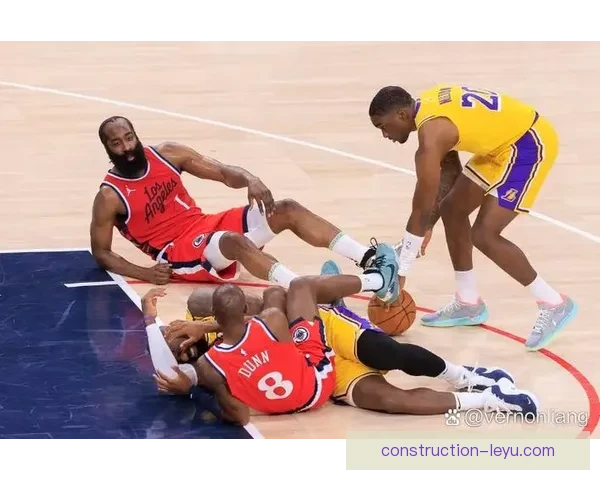 NBA焦点战詹姆斯爆发率湖人逆转勇士再掀西部排名争夺狂潮之战