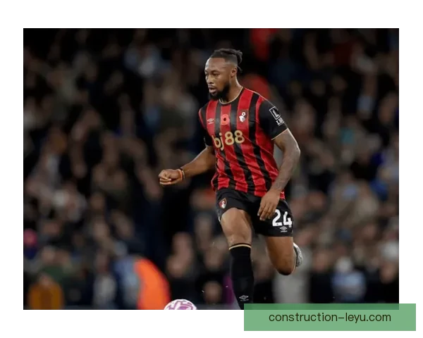 豪门对决再掀波澜新星绝杀点燃联赛争冠悬念升温全场球迷热情高涨