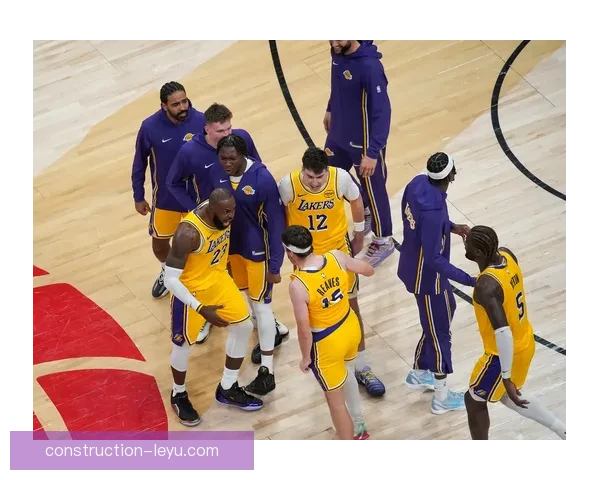 詹姆斯领衔湖人逆转勇士重返西部前三行列NBA焦点战再掀高潮