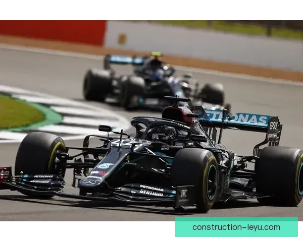 红牛与法拉利激烈角逐梅赛德斯调整策略F1赛季争冠形势再度升温