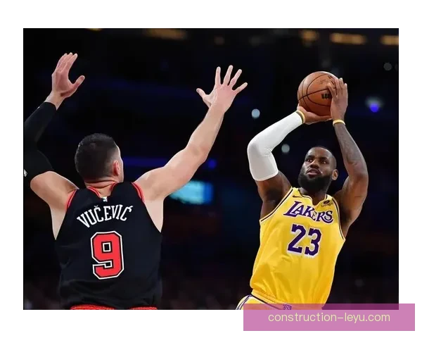 湖人勇夺关键胜利詹姆斯表现抢眼引领球队连胜势头